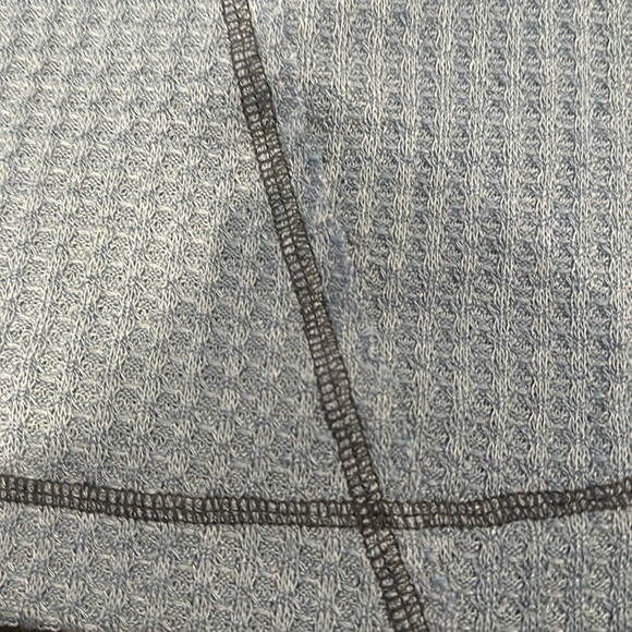 NWT v-neck shirt - size large - Picture 3 of 5